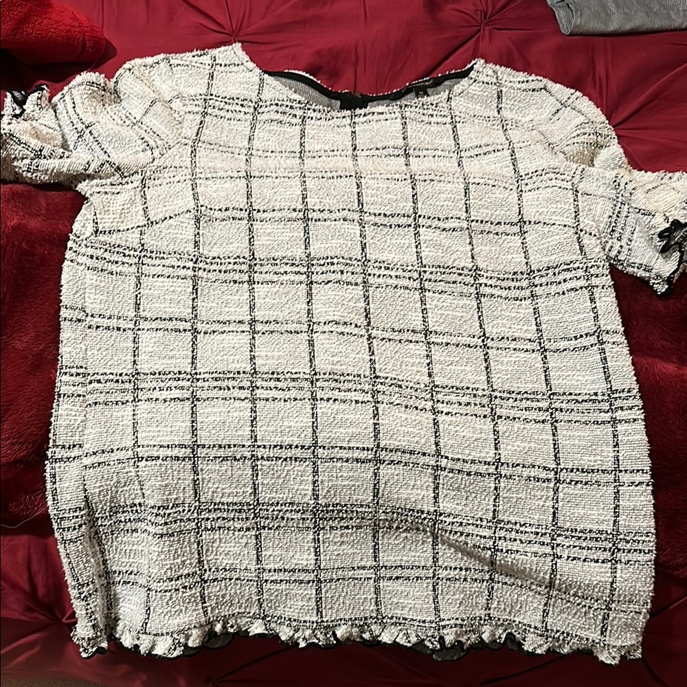 Banana Republic Black and Cream Knit Top